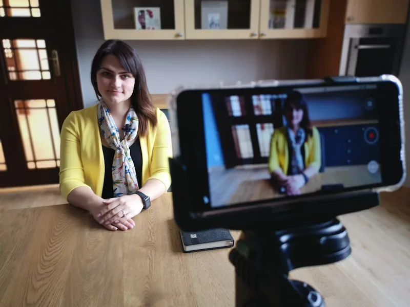 La ligera imperfección del UGC con cámara selfie es una característica, no un defecto - señala autenticidad